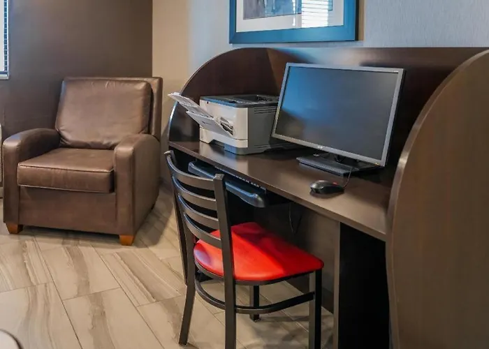 My Place Chicago West Hotel 3*