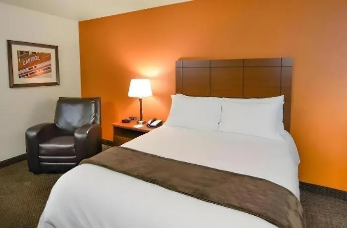 My Place Chicago West Hotel 3*